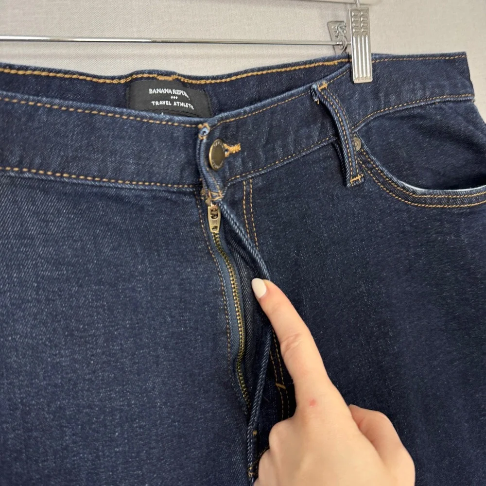 Banana Republic Athletic Travel Jeans Mens 38x32 Blue Indigo Wash Denim Basic